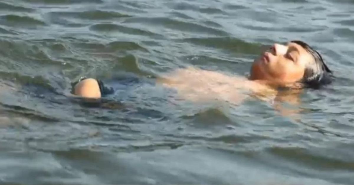 Kerala boy swim with no hands