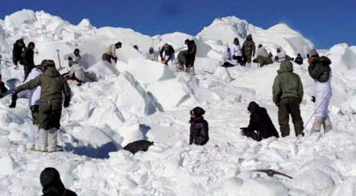seven soldiers dead as they struck by avalanche