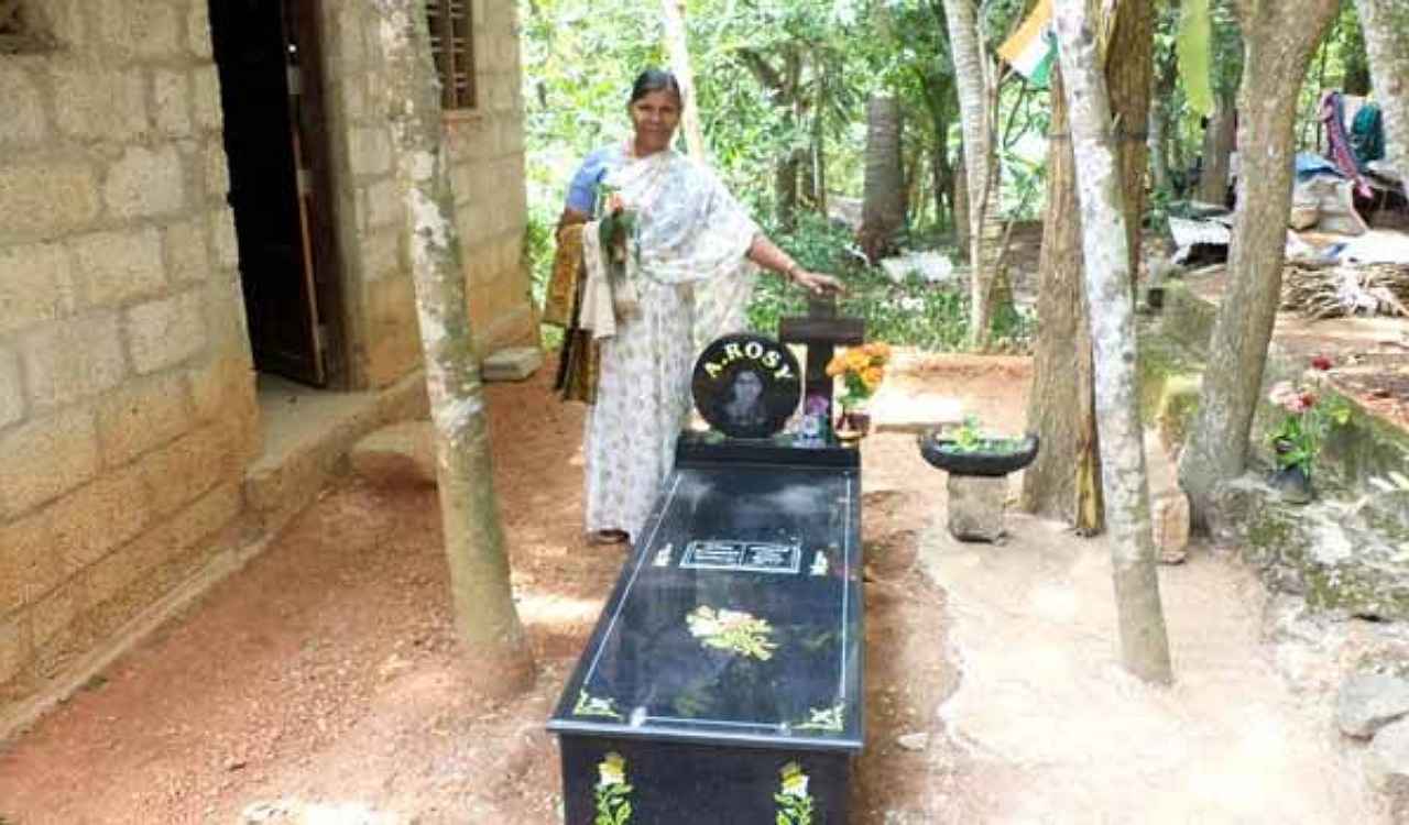 Old woman grave